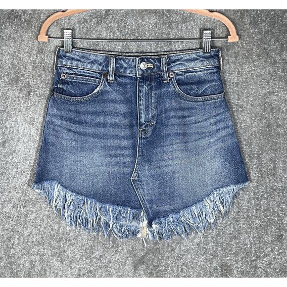 We The‎ Free Bailey Denim Frayed Raw Hem Mini Skirt Womens Size 24 Blue Pockets - Picture 1 of 9